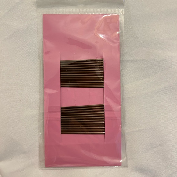 Bobby pins Juvabun - Picture 2 of 2
